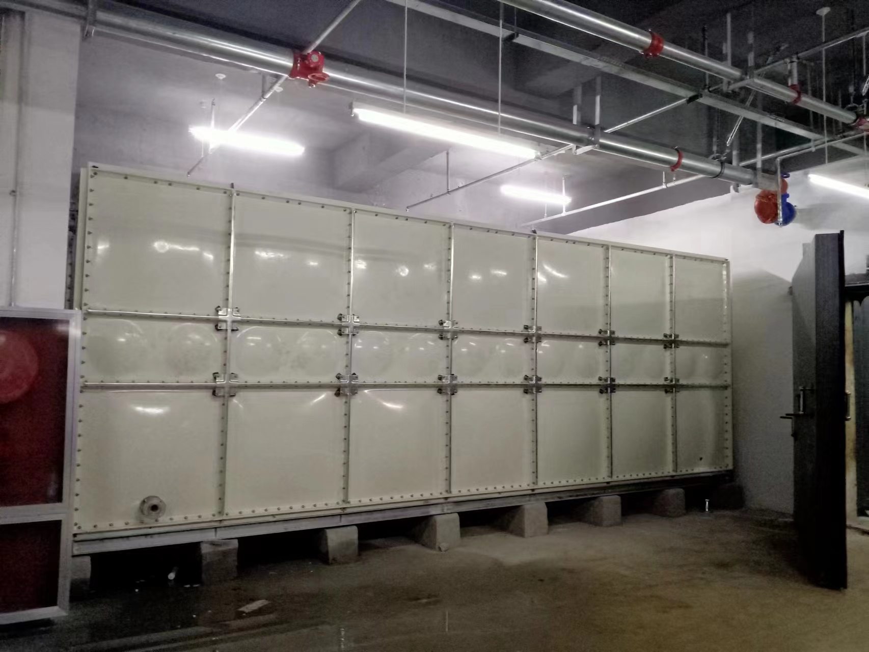 現場簡單的識別玻璃鋼水箱好壞的方法？